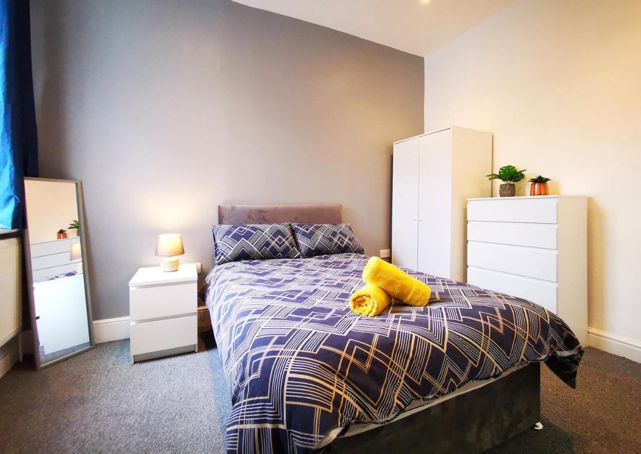 Holiday home Spacious Townhouse 5 Mins To Centre With Free Parking