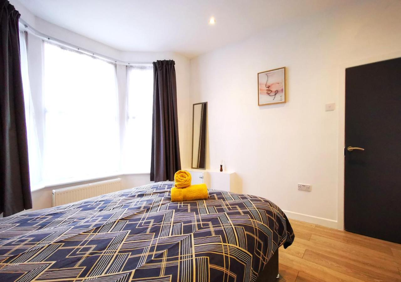 Spacious Townhouse 5 Mins To Centre With Free Parking Holiday home *
